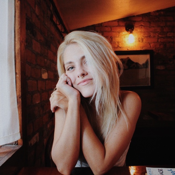 Meet your Posher, Taylor - Picture 2 of 2